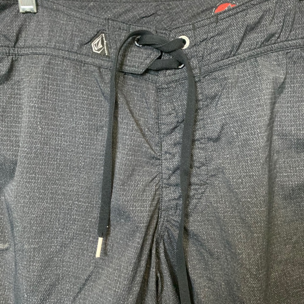 Volcom Shorts Size 28 - Picture 4 of 13